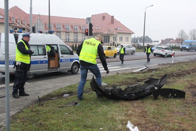 TIR skasował mazdę (zdjęcia)