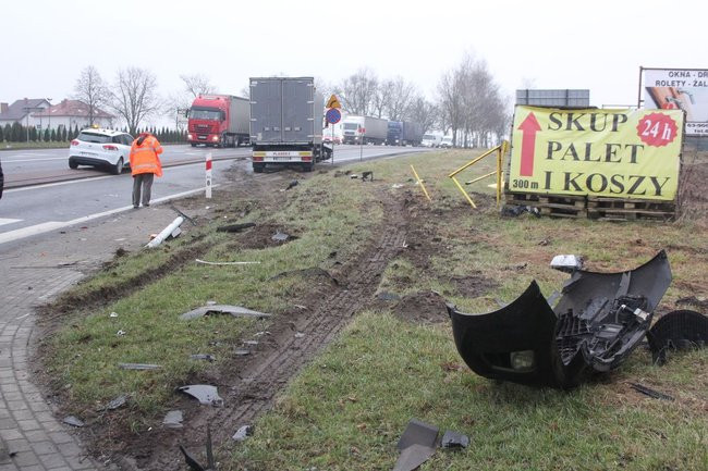 TIR skasował mazdę (zdjęcia)