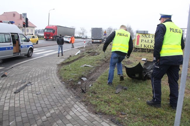 TIR skasował mazdę (zdjęcia)