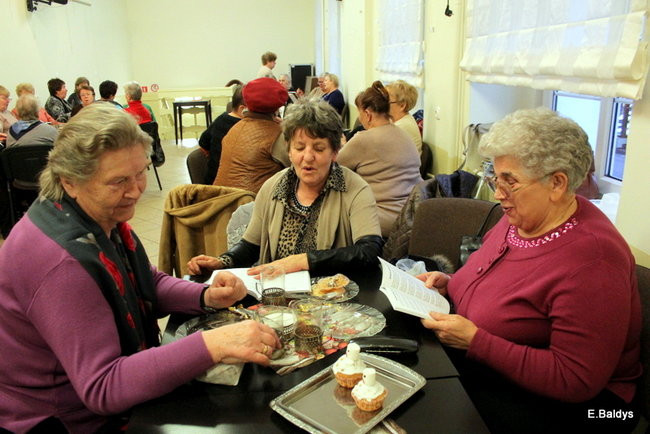 Harcerki z życzeniami w Klubie PKPS (zdjęcia)