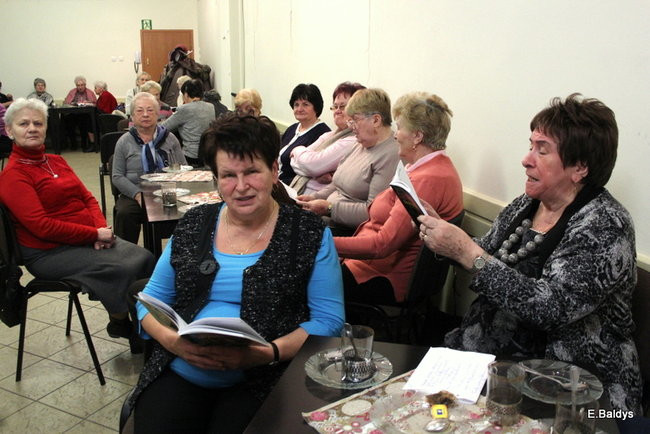 Harcerki z życzeniami w Klubie PKPS (zdjęcia)