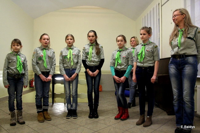 Harcerki z życzeniami w Klubie PKPS (zdjęcia)