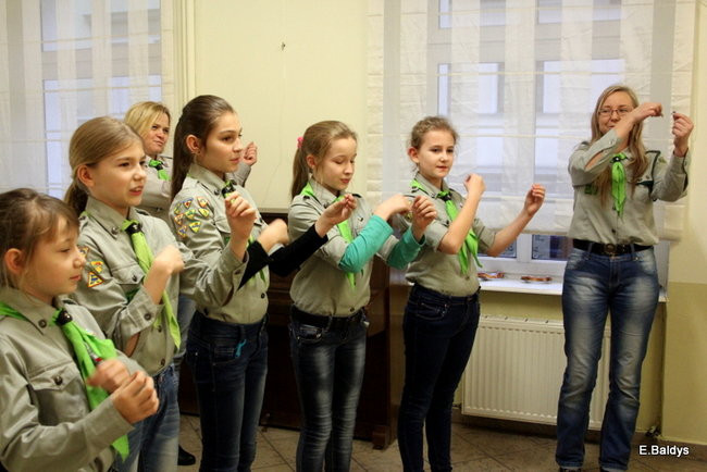 Harcerki z życzeniami w Klubie PKPS (zdjęcia)