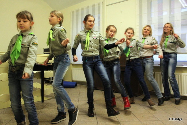 Harcerki z życzeniami w Klubie PKPS (zdjęcia)