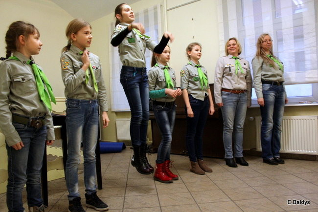 Harcerki z życzeniami w Klubie PKPS (zdjęcia)