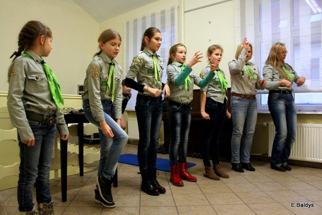 Harcerki z życzeniami w Klubie PKPS (zdjęcia)