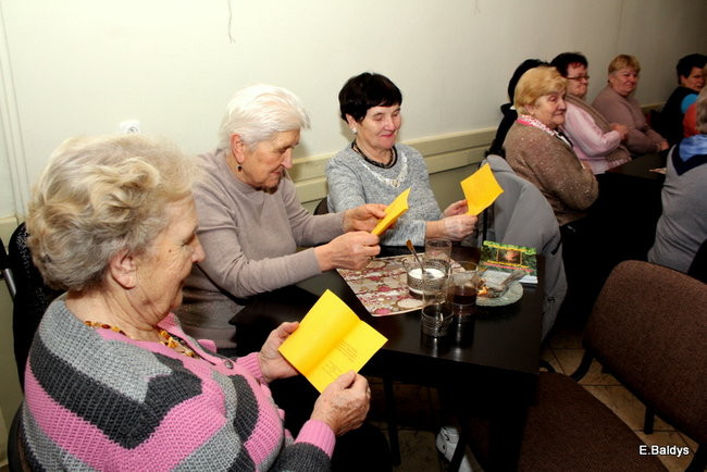 Harcerki z życzeniami w Klubie PKPS (zdjęcia)