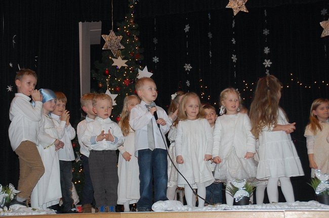 Dzień Babci i Dziadka w Przedszkolu w Rydzynie (zdjęcia)