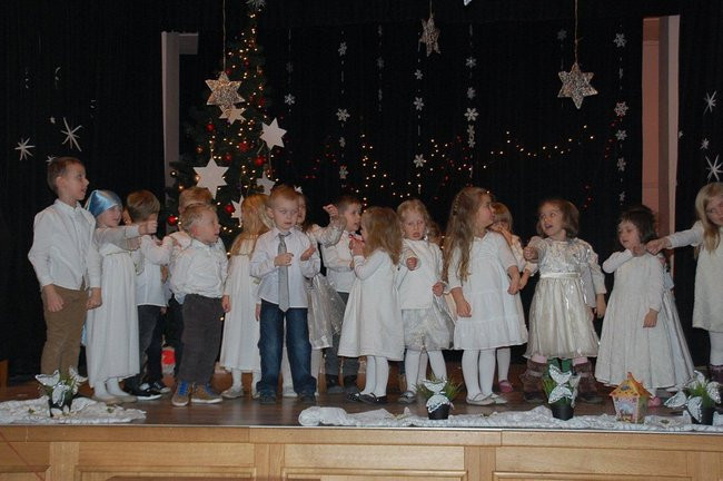 Dzień Babci i Dziadka w Przedszkolu w Rydzynie (zdjęcia)