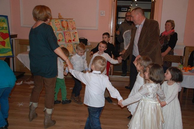 Dzień Babci i Dziadka w Przedszkolu w Rydzynie (zdjęcia)