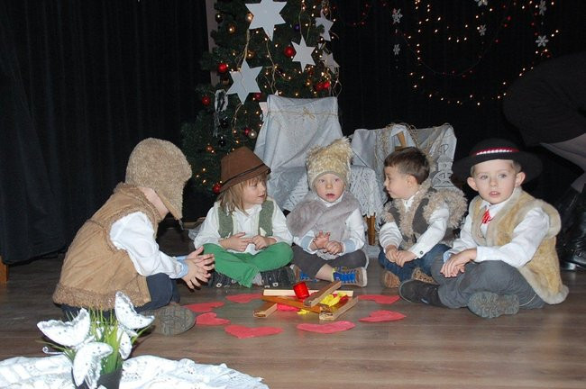 Dzień Babci i Dziadka w Przedszkolu w Rydzynie (zdjęcia)