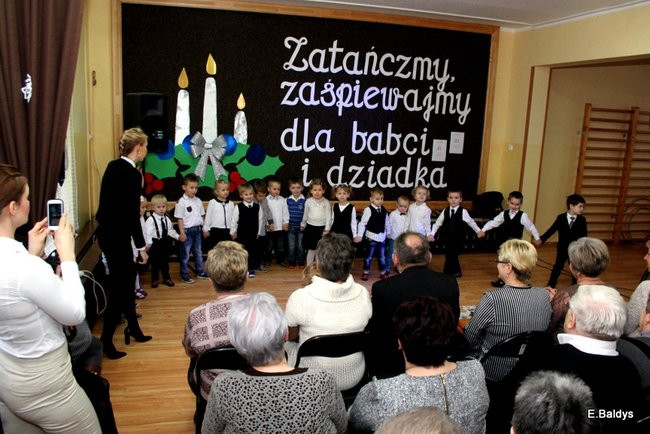 Dla Babci i Dziadka w Przedszkolu w Garzynie (zdjecia)