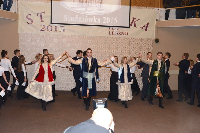 Studniówka w I LO. Artystycznie zadziwili (zdjęcia)