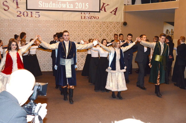 Studniówka w I LO. Artystycznie zadziwili (zdjęcia)