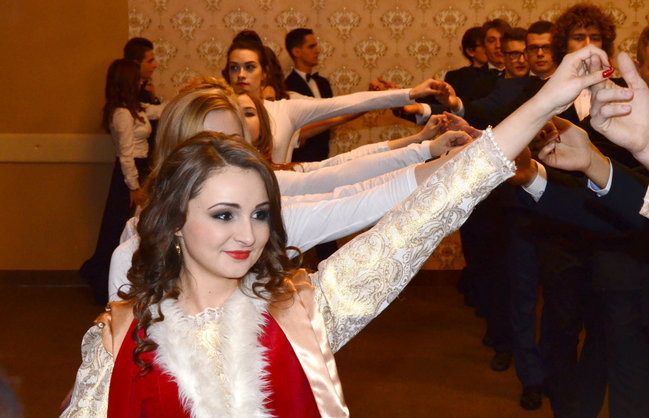 Studniówka w I LO. Artystycznie zadziwili (zdjęcia)