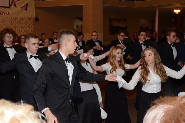 Studniówka w I LO. Artystycznie zadziwili (zdjęcia)