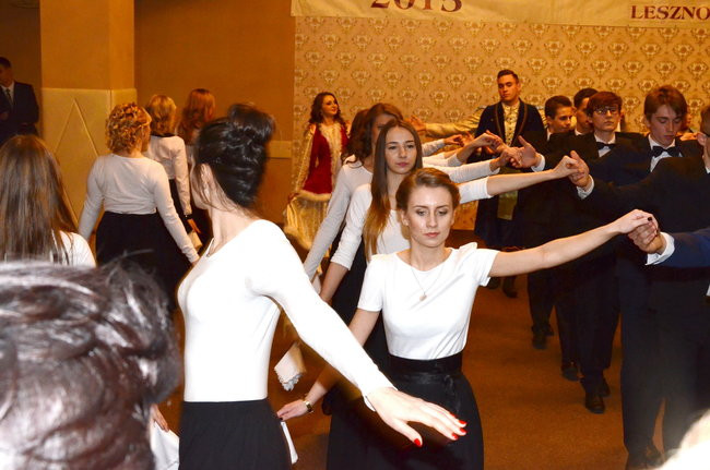 Studniówka w I LO. Artystycznie zadziwili (zdjęcia)