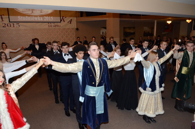 Studniówka w I LO. Artystycznie zadziwili (zdjęcia)