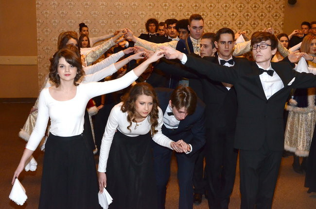 Studniówka w I LO. Artystycznie zadziwili (zdjęcia)