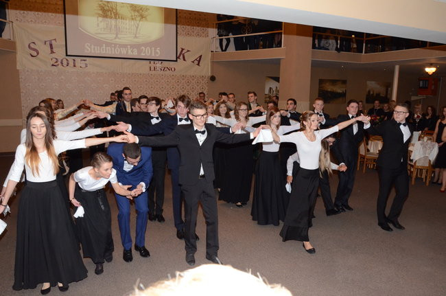 Studniówka w I LO. Artystycznie zadziwili (zdjęcia)