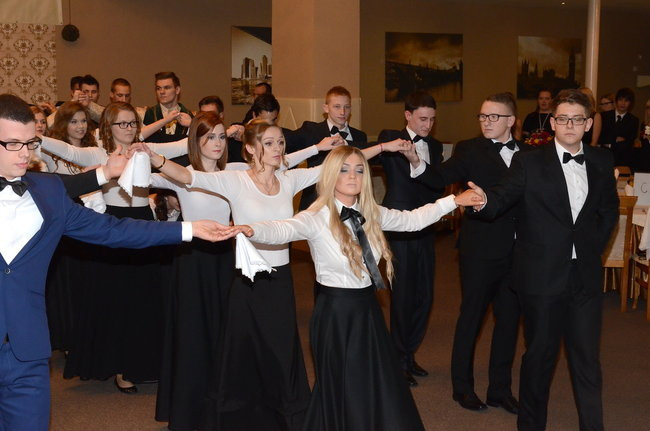 Studniówka w I LO. Artystycznie zadziwili (zdjęcia)