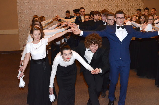 Studniówka w I LO. Artystycznie zadziwili (zdjęcia)