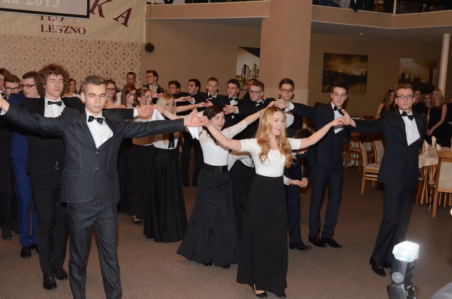 Studniówka w I LO. Artystycznie zadziwili (zdjęcia)