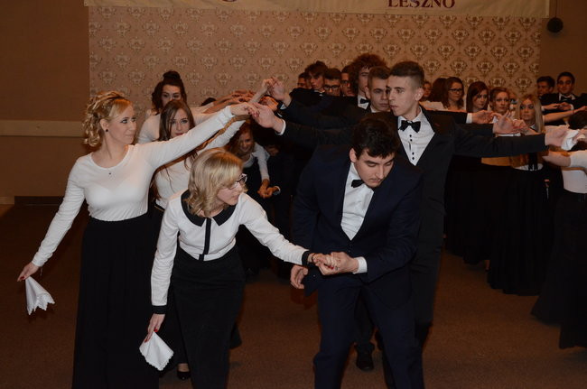 Studniówka w I LO. Artystycznie zadziwili (zdjęcia)