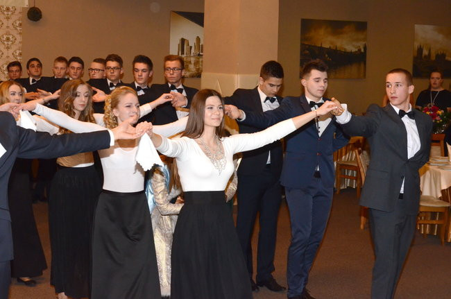 Studniówka w I LO. Artystycznie zadziwili (zdjęcia)