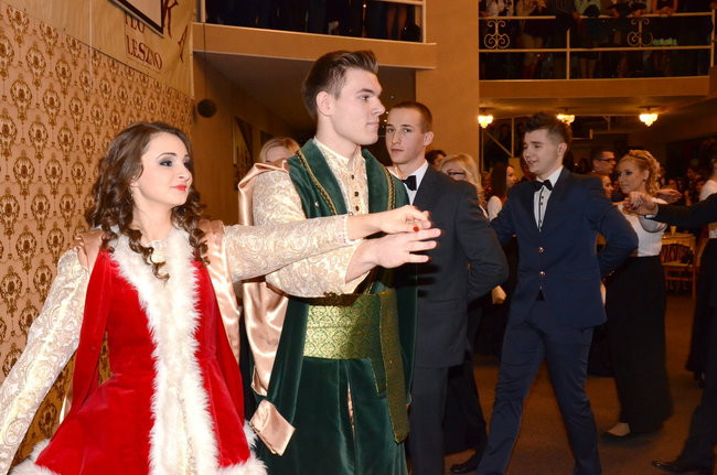 Studniówka w I LO. Artystycznie zadziwili (zdjęcia)