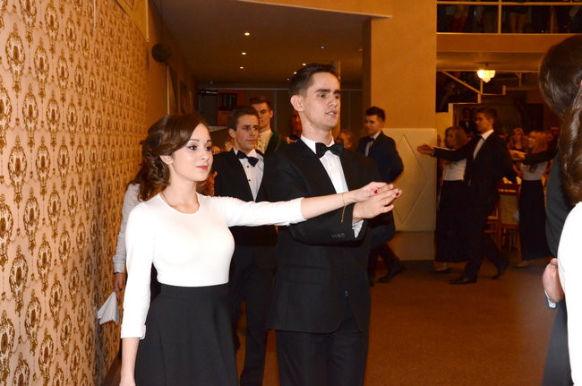 Studniówka w I LO. Artystycznie zadziwili (zdjęcia)