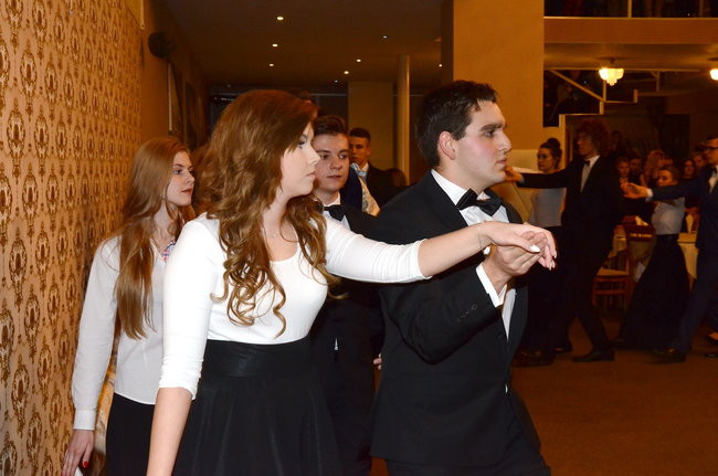 Studniówka w I LO. Artystycznie zadziwili (zdjęcia)