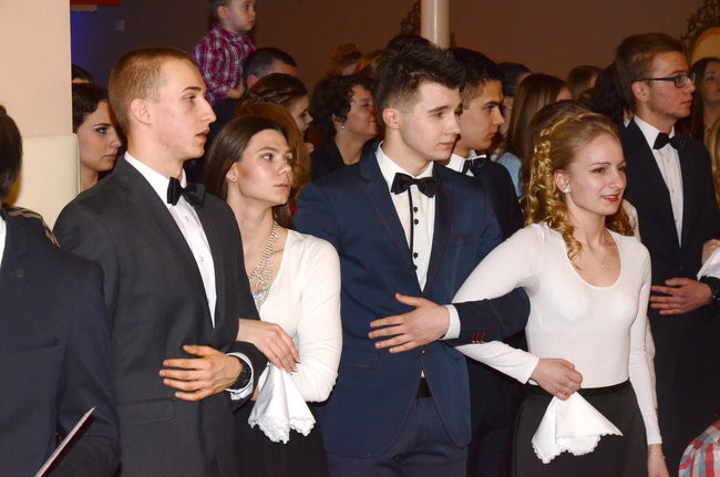 Studniówka w I LO. Artystycznie zadziwili (zdjęcia)