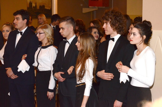 Studniówka w I LO. Artystycznie zadziwili (zdjęcia)