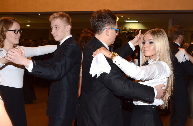 Studniówka w I LO. Artystycznie zadziwili (zdjęcia)