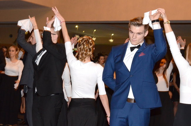 Studniówka w I LO. Artystycznie zadziwili (zdjęcia)