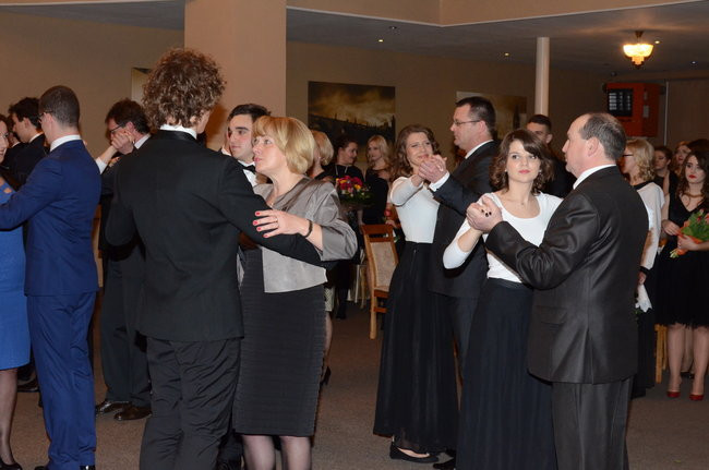 Studniówka w I LO. Artystycznie zadziwili (zdjęcia)