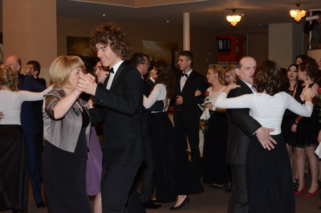 Studniówka w I LO. Artystycznie zadziwili (zdjęcia)