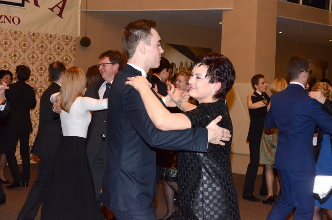 Studniówka w I LO. Artystycznie zadziwili (zdjęcia)