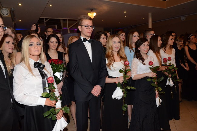 Studniówka w I LO. Artystycznie zadziwili (zdjęcia)