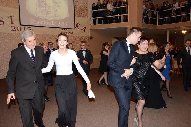 Studniówka w I LO. Artystycznie zadziwili (zdjęcia)