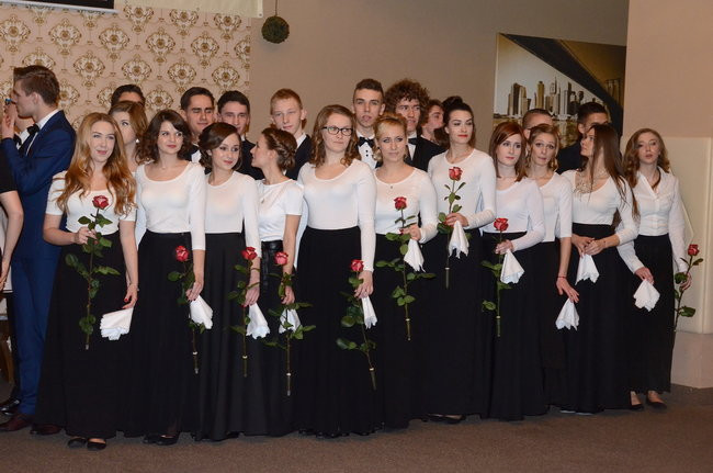 Studniówka w I LO. Artystycznie zadziwili (zdjęcia)