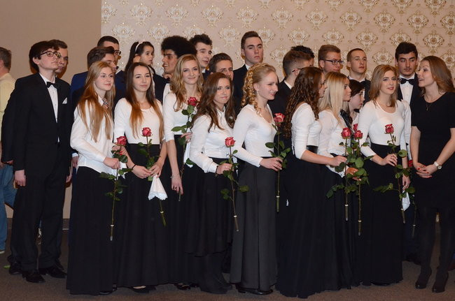 Studniówka w I LO. Artystycznie zadziwili (zdjęcia)