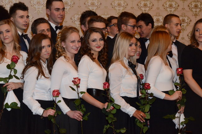 Studniówka w I LO. Artystycznie zadziwili (zdjęcia)