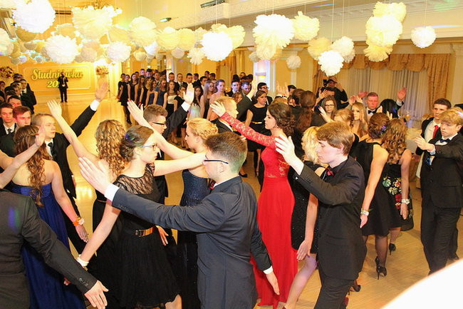 Studniówka Zespołu Szkół nr 3 w Rawiczu (zdjęcia)