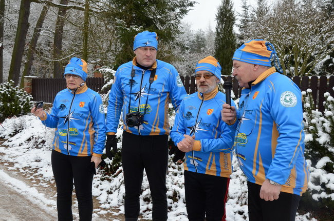 Piechurzy w bajkowym lesie (zdjęcia)