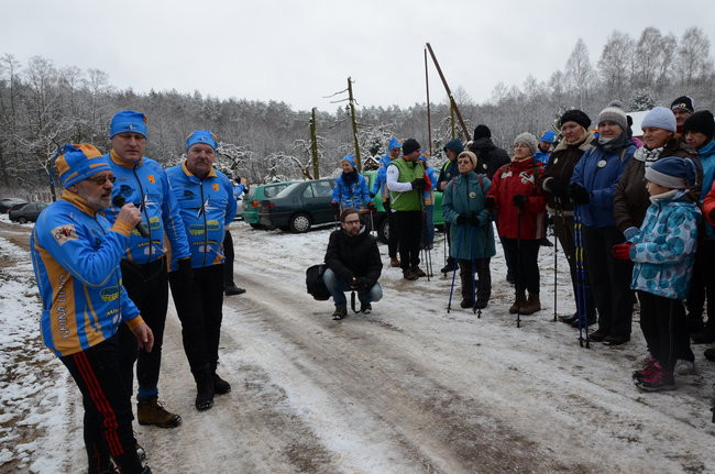 Piechurzy w bajkowym lesie (zdjęcia)