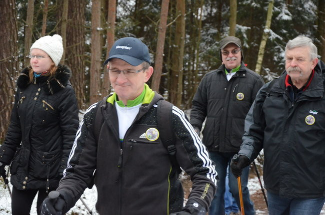 Piechurzy w bajkowym lesie (zdjęcia)