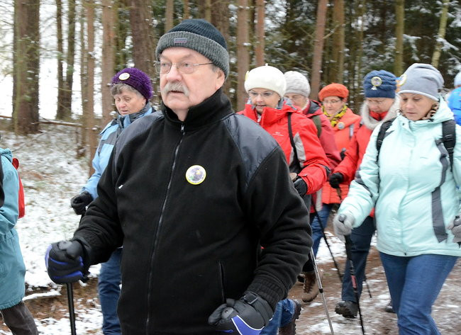 Piechurzy w bajkowym lesie (zdjęcia)