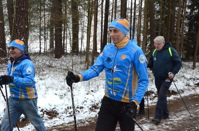 Piechurzy w bajkowym lesie (zdjęcia)